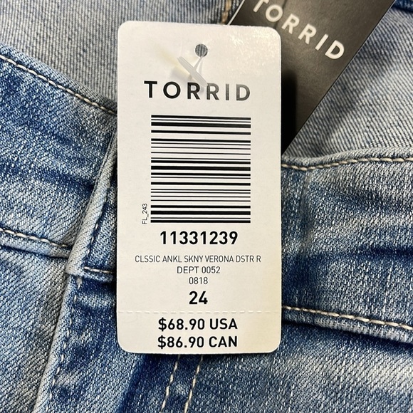 Torrid NWT Classic Verona Destructed Ankle Skinny Jeans Size 24 - Picture 5 of 11